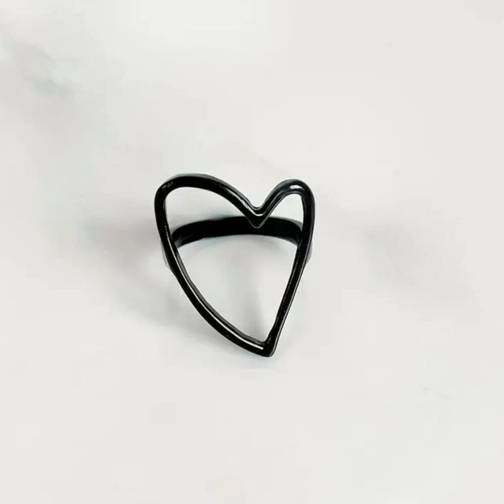 NWOT Black Heart Ring